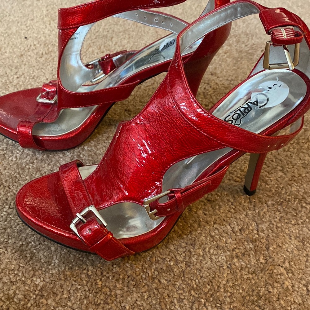 Shiny ruby red Carlos Santana heels NWOT